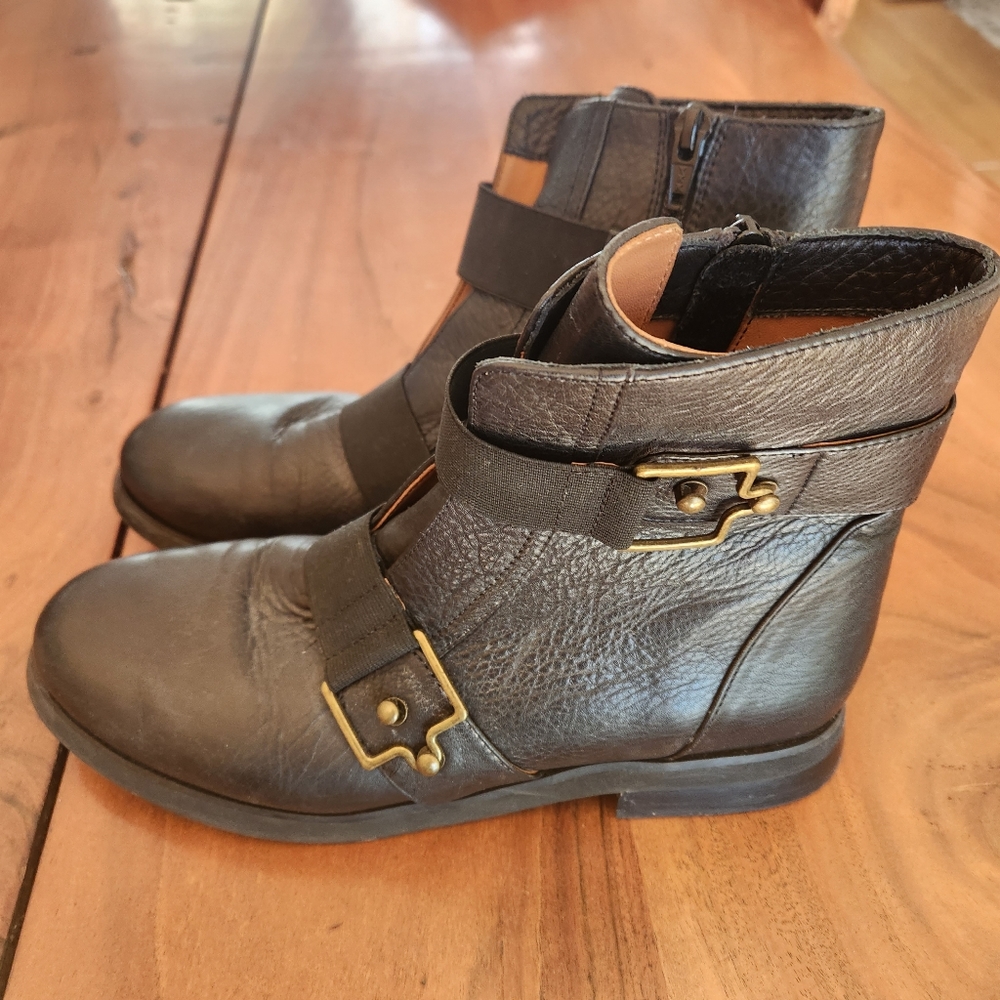 L'Amour des Pieds, top quality luxury real leather boots , size US 8.